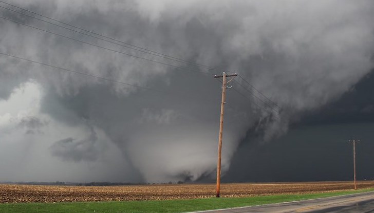 Някои къщи са останали без покриви Някои къщи са останали без покриви