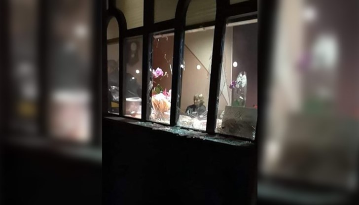 Десетки българи от селото излизат в този момент на протест Десетки българи от селото излизат в този момент на протест