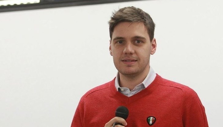 Христов допълва, че такова отстраняване е в нарушение на закона и сключените договори Христов допълва, че такова отстраняване е в нарушение на закона и сключените договори