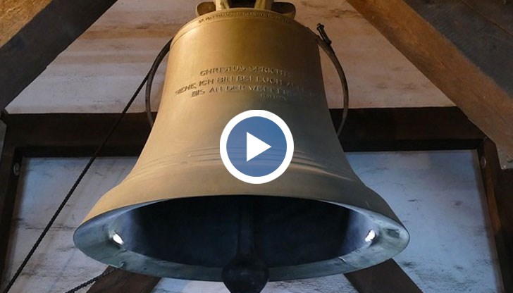 Крадците стъпили върху контейнер за смет и прерязали въжето