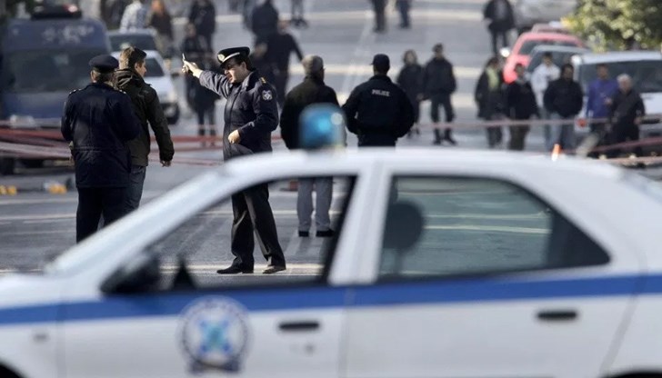 До момента са арестувани двама мъже и две жени, а останалите шестима се издирват До момента са арестувани двама мъже и две жени, а останалите шестима се издирват