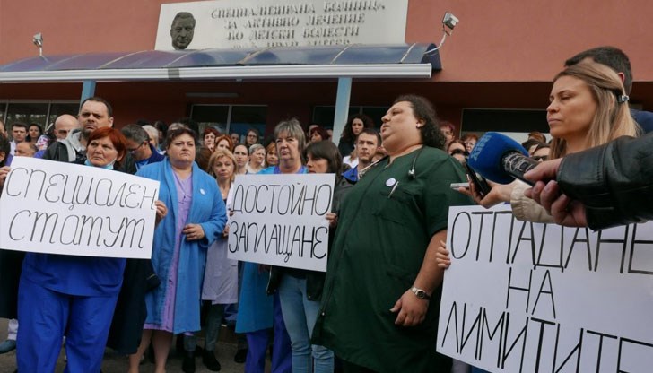 Всяко дете, прието в педиатрията, ще може да се лекува от екип, независимо в коя клиника и в кое отделение работи съответният специалист, обясни Жени Начева