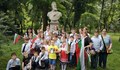 Ученици се поклониха пред паметника на Христо Ботев в Букурещ