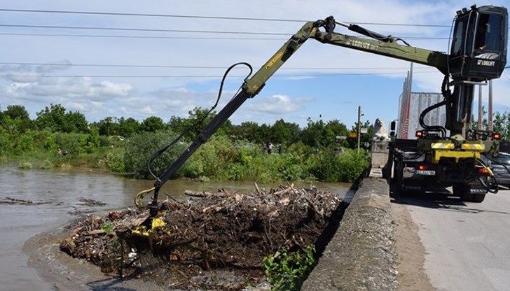 Днес в 10:00 часа Александровският мост до Първомайци беше затворен Днес в 10:00 часа Александровският мост до Първомайци беше затворен