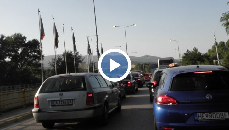 На ГКПП „Кулата” колоната от чакащи автомобили е 4 км