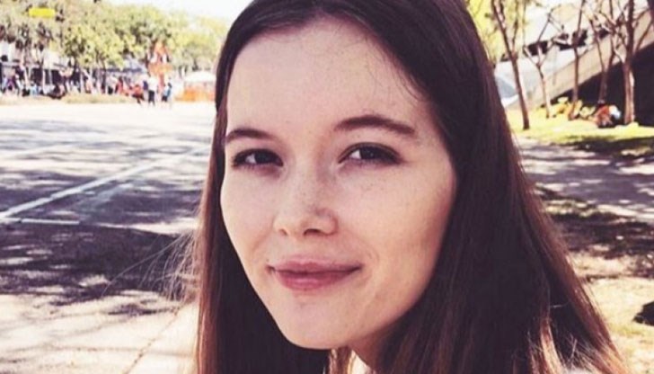 Джордан Линдзи от Калифорния се гмуркала и не чула предупрежденията на родителите си, докато била във водата