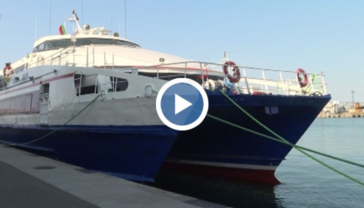 Пътуването с катамарана отнема 4 часа