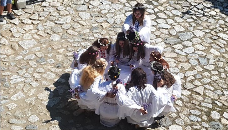 С ритуала „Жънене на лавандула” започна петият по ред фестивал в Карлово