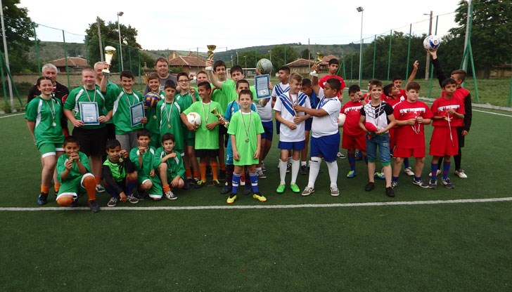 Традиционен футболен турнир на малки врати, посветен на Деня на детето