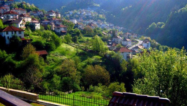 Вече са закупени PVC тръби и другите материали, хидролози са очертали и маркирали трасето