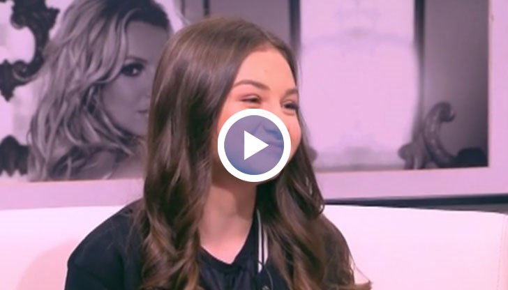 Започва самостоятелна кариера, готова с нова песен