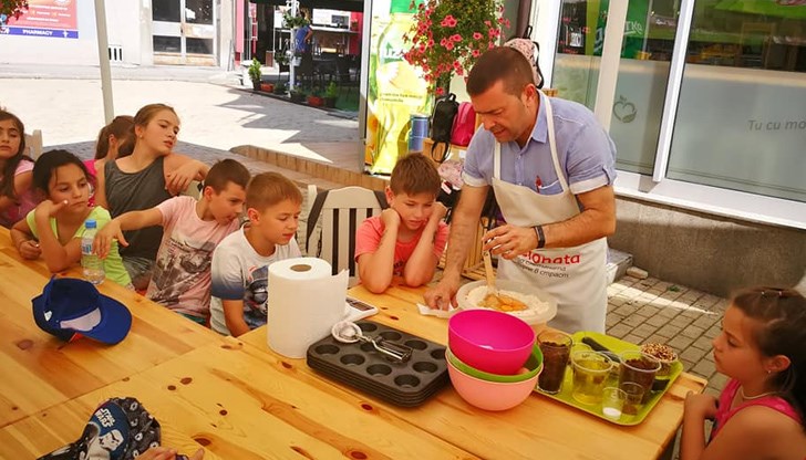 Децата са от втори до единайсети клас от три училища Децата са от втори до единайсети клас от три училища