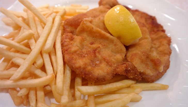 Забранява се и приготвянето и предлагането на торти, вафли и бонбони в детските градини, домовете за деца и детските лагери