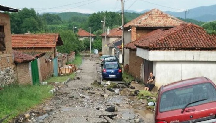 Дъждът е продължил около час и половина