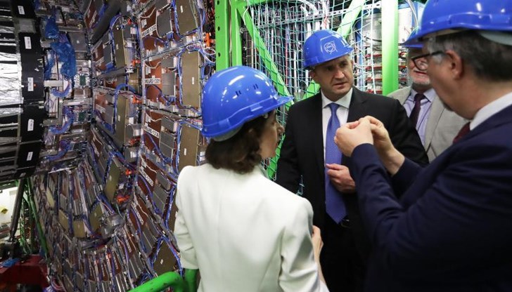 Гордея се, че български специалисти имат принос за развитието на науката, която тук се създава на световно ниво Гордея се, че български специалисти имат принос за развитието на науката, която тук се създава на световно ниво