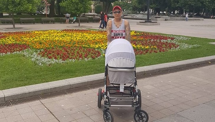 На снимката позира 41-годишната Вяра, която е силната половинка в отношенията