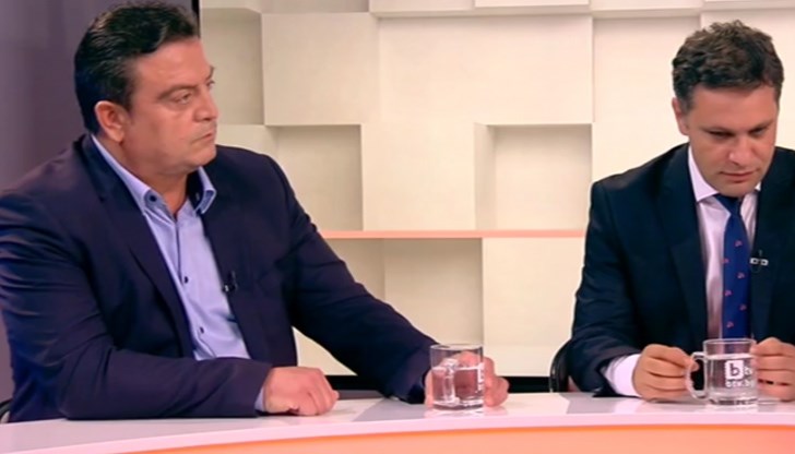 Освен това преди 2-3 месеца Красимир Каракачанов ме видя и ми каза, че съм бил напълнял, което прозвуча зловещо Освен това преди 2-3 месеца Красимир Каракачанов ме видя и ми каза, че съм бил напълнял, което прозвуча зловещо