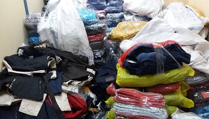 3725 текстилни артикула - бельо и дрехи, както и 90 чифта маратонки, задържаха гранични полицай