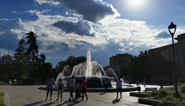 Максималните температури ще са 28° и 33° Максималните температури ще са 28° и 33°