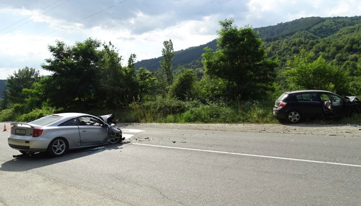 Трима души са в болница