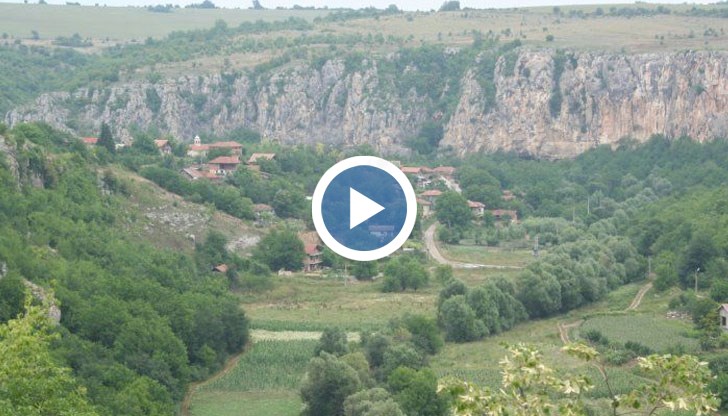 Освен красотата на каньона на река Черни Лом, той включва и скален манастир от 13-14 век