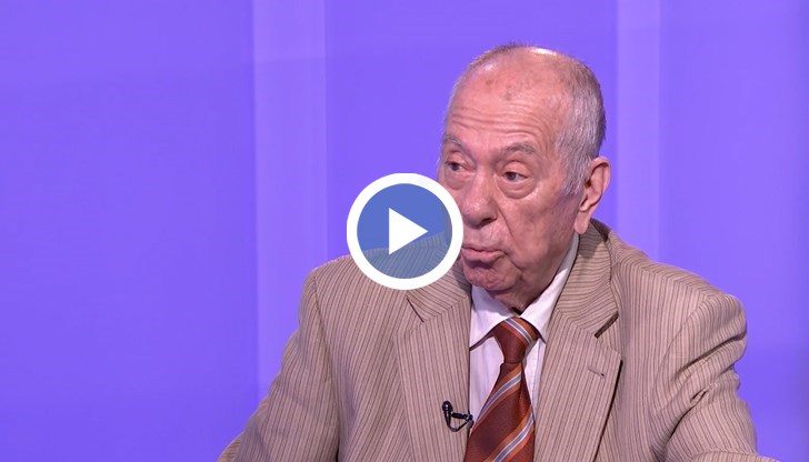 Ако някъде свалят някой, той го вика и го изпраща или посланик, или някъде по посолствата