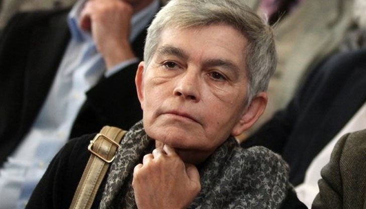 Отговорността, госпожо Нинова, се крие в успешната идейна битка и силата да обединяваш. Останете лидер на Отговорността! Останете лидер на Надеждата!