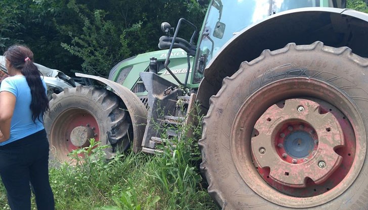 Мъж загина след удара на трактор, камион и лек автомобил