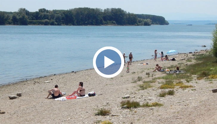 Водата е силно замърсена