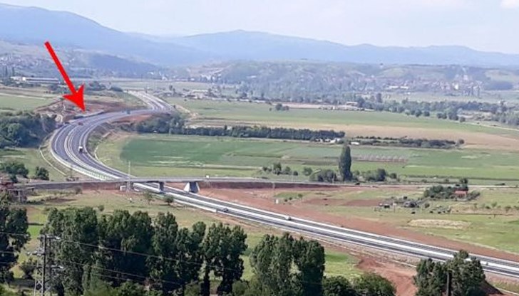 Магистрала "Струма" прави нелогична чупка и заличава археологическия обект