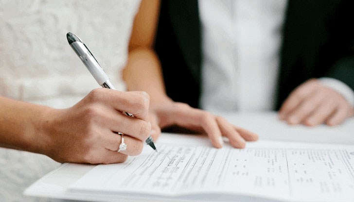 Правят го и хора с 30 - 40 години брак. Това са богати хора, със собствен бизнес, разкрива нотариус от Плевен