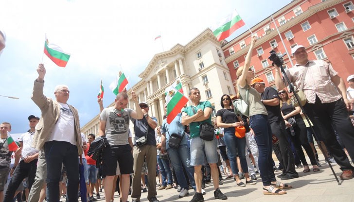 Настояват за равни условия за бизнес на протест пред Министерския съвет Настояват за равни условия за бизнес на протест пред Министерския съвет