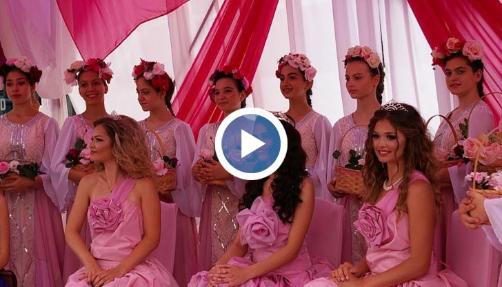 В града са се събрали над 100 хиляди гости