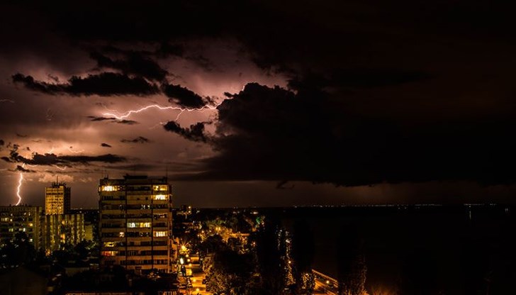 Виновникът за пороите е висок циклон, който ще се задържи дълго тук Виновникът за пороите е висок циклон, който ще се задържи дълго тук