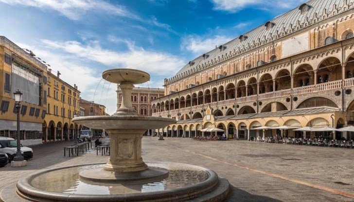 Родителите искали да върнат младежа насила в България, защото бил хомосексуалист Родителите искали да върнат младежа насила в България, защото бил хомосексуалист