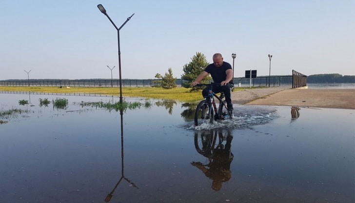 Нивото на реката мина 8 метра