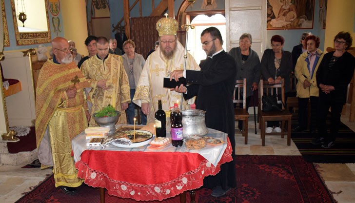 Негово Високопреосвещенство Русенски митрополит Наум посети местния храм „Св. Възнесение”