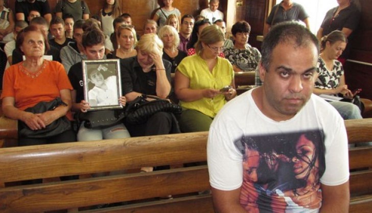 Валентин го ударил, за да не ги обижда