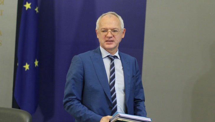 Нямало да се намали крайната цена за потребителите, а щели да се увеличат единствено приходите на търговците, заяви Васил Велев