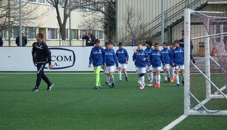 Всички деца, които желаят да станат част от школата на „Дунав“, ще преминат серия от различни тестове