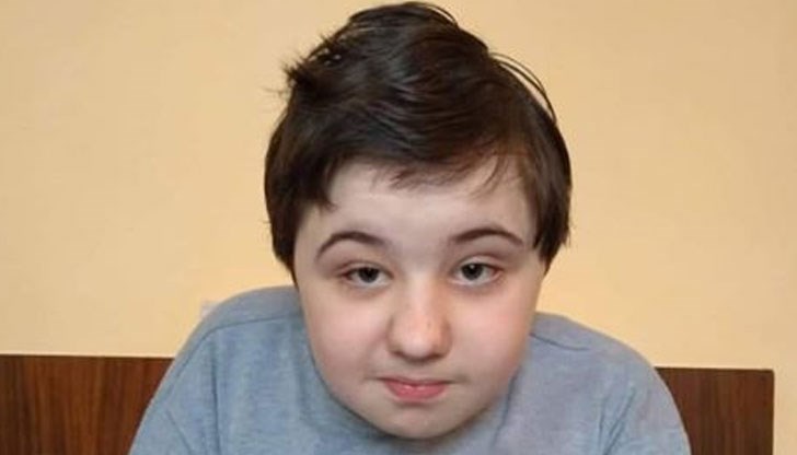 13-годишното момче страда от рядка и коварна болест 13-годишното момче страда от рядка и коварна болест