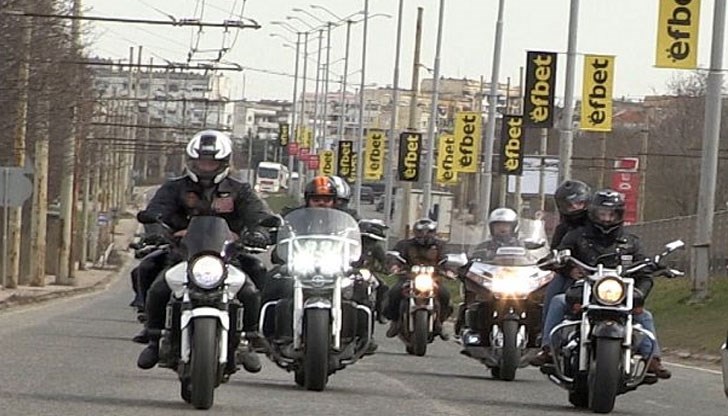 Внушителна колона от русенски мотористи поеха на поход по повод 143 години от героичната гибел на Христо Ботев