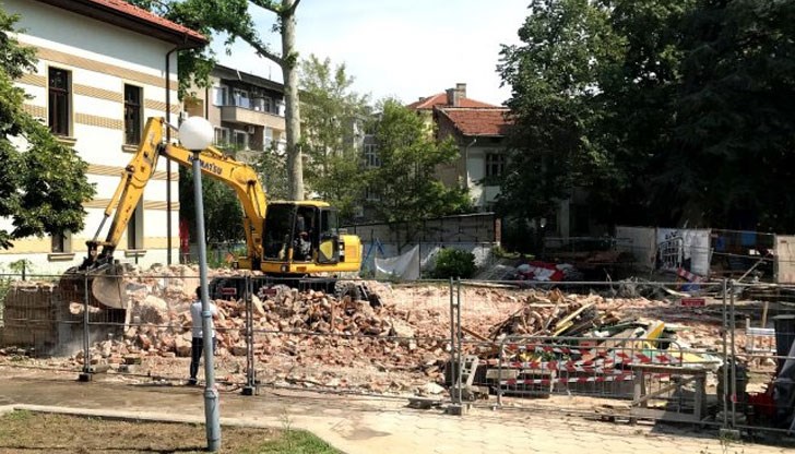 Общината твърди, че събарянето е незаконно