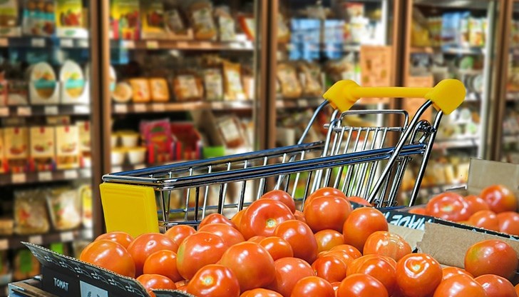 Но всеки търговец знае, че няма как да отиде на пазара в Солун и да предлага български домати Но всеки търговец знае, че няма как да отиде на пазара в Солун и да предлага български домати