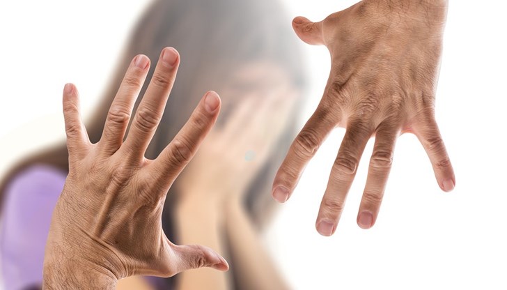 Младата жена крещяла и яростно се борела с насилника, въпреки уплахата си Младата жена крещяла и яростно се борела с насилника, въпреки уплахата си