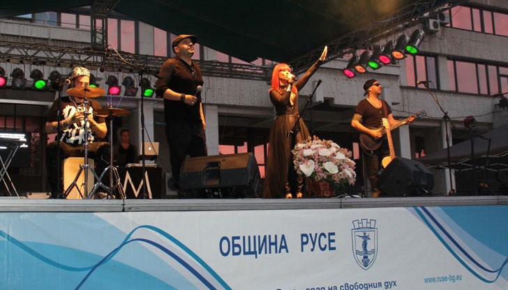 За сметка на това водещият многократно подчерта заслугата на кмета на Русе за кампанията