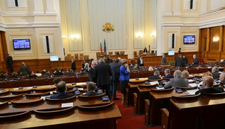 За оставката на финансовия министър Владислав Горанов, чието ведомство е пряко отговорно за надплатените милиони левове, вече дори не се и говори За оставката на финансовия министър Владислав Горанов, чието ведомство е пряко отговорно за надплатените милиони левове, вече дори не се и говори