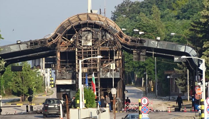 Скоростта на движение на превозните средства на територията на пункта е ограничена до 5 км/ч Скоростта на движение на превозните средства на територията на пункта е ограничена до 5 км/ч
