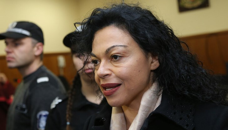 Това пише Евгения в писмо до съпруга си