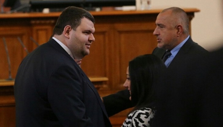 Борисов никога не е сам, до него винаги са Пеевски и ДПС Борисов никога не е сам, до него винаги са Пеевски и ДПС
